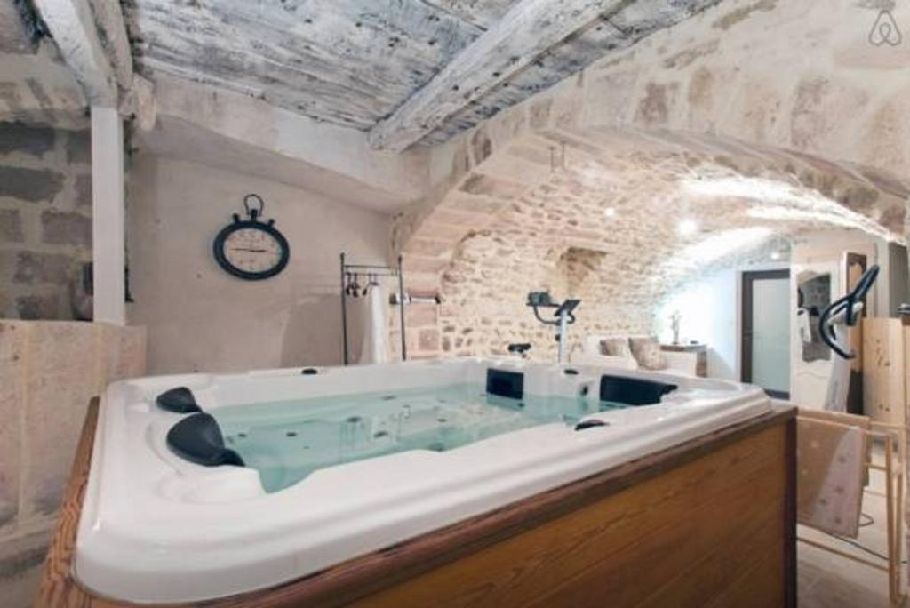 Отель Maison Vincent Сен-Реми-де-Прованс Экстерьер фото